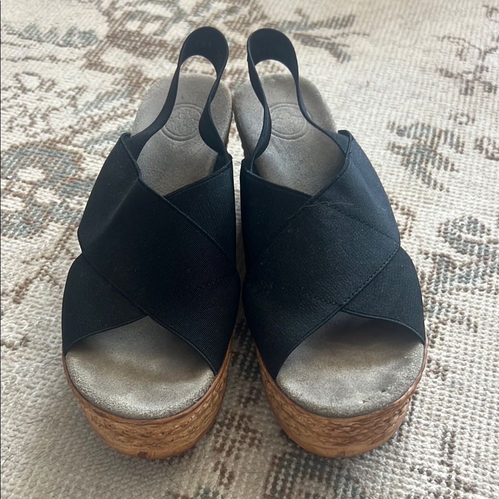 CHARLESTON SHOE CO. Black and Brown Platform Sandals
